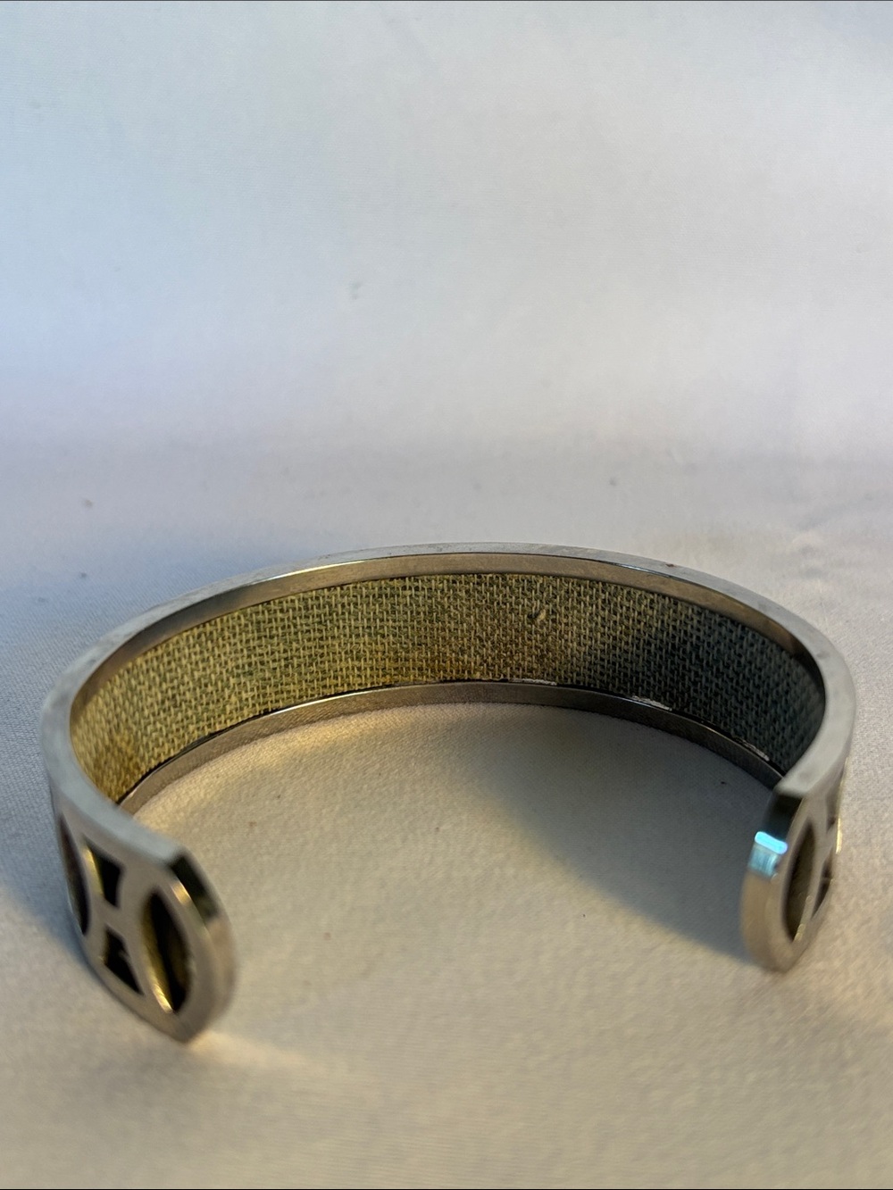 VERY PRETTY GENTLY WORN SILVER - TONE OPEN CUFF MEYAL  BRACELET WITH BLACK INLAY - Picture 4 of 6